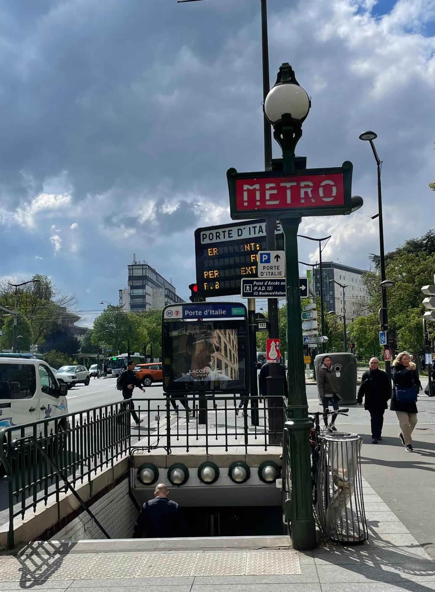 2 Pieces, Paris Porte D'italie Metro Lignes 7 Et 14, Tramway Ligne T3a Le Kremlin-Bicêtre